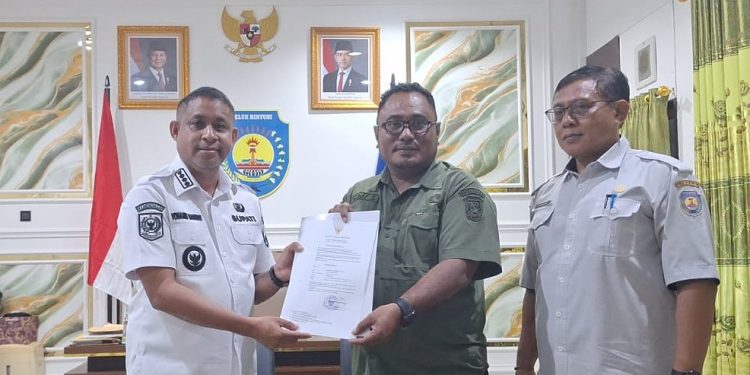 Bupati Tunjuk Jandry Salakory Jadi Plt. Kepala Dishub Teluk Bintuni