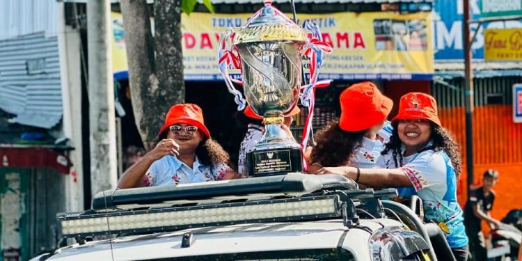 Pesparawi Makin Dekat, Piala Bergilir Presiden Diarak Keliling Kota Manokwari