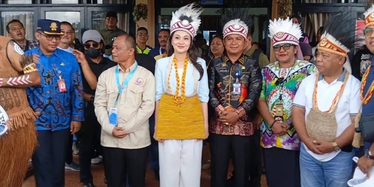 Disambut Sherly Tjoanda Laos, Kontingen Maluku Utara Tampil Kekuatan Penuh