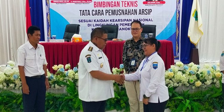 Dinas Perpustakaan dan Kearsipan Manokwari Gelar Bimtek Tata Cara Pemusnahan Arsip