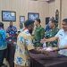 Bupati Manibuy Pacu Pembangunan Jalan Antar Wilayah Moskona