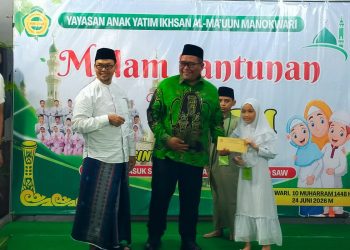 Bulan Muharam, Pemkab Manokwari Serahkan Santunan untuk Anak Yatim