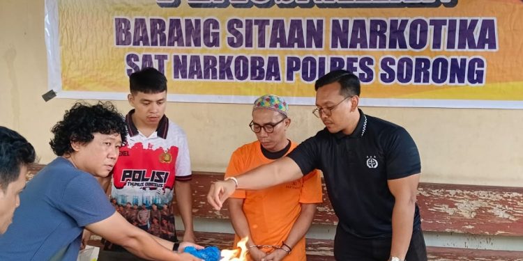 Polres Sorong Musnahkan Barang Bukti Ganja Sebanyak 30,97 Gram