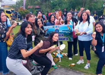 Pesta Makan Durian Warnai Keakraban Peserta Pesparawi Nasional