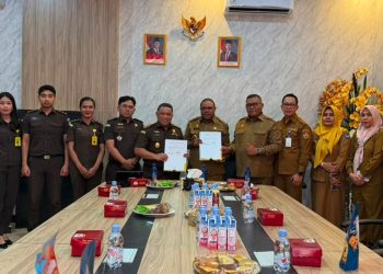 Pemkab dan Kejari Manokwari Tandatangani MoU Bantuan Permasalahan Hukum Perdata dan TUN