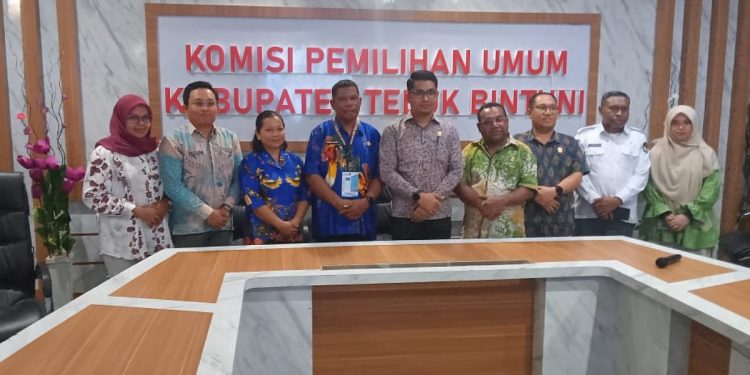 Disdukcapil dan KPU Teluk Bintuni Luncurkan Sistem Digital Salak