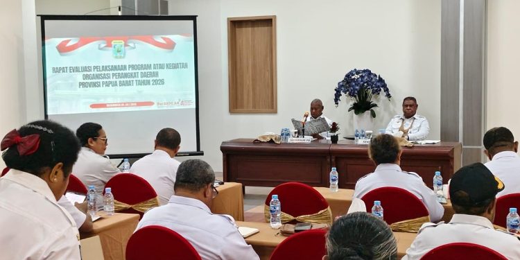 Anggaran Rp50 Miliar Hanya Terserap 4,6%, Gubernur Mandacan: Kalau Tak Mampu, Mundur Saja