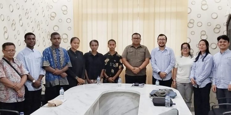 Kerja Sama dengan Indonesia Mengajar, Enam Siswa Teluk Bintuni Berangkat Magang ke Salatiga