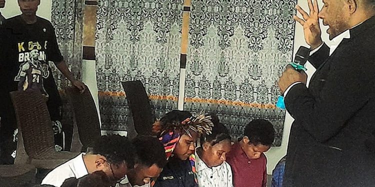 Herbert Helakombo Diteguhkan Pimpin HPMKY Kota Studi Sorong Periode 2026–2028