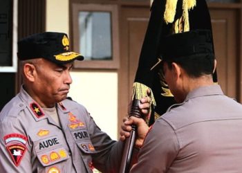 Disambut dengan Tradisi Adat Moi Audie Sonny Latuheru Resmi Jabat Kapolda Papua Barat Daya