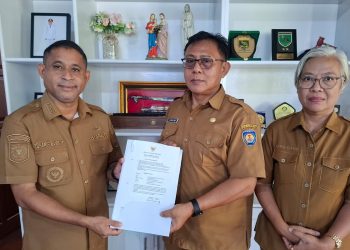 Bupati Yohanis Manibuy Lantik Plt Inspektur Teluk Bintuni