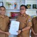 Bupati Yohanis Manibuy Lantik Plt Inspektur Teluk Bintuni