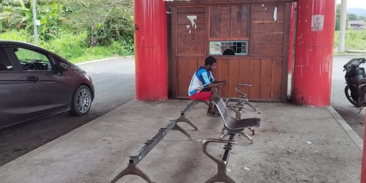 Bangku Halte Iguriji Bus Interchange Rusak, Warga Minta Perbaikan dan Pengawasan Ketat