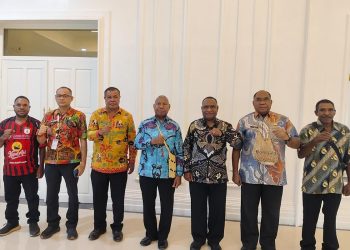 Soal Hak Ulayat Bandara Anggi, Bupati Pegaf dan Masyarakat Adat Temui Gubernur Mandacan