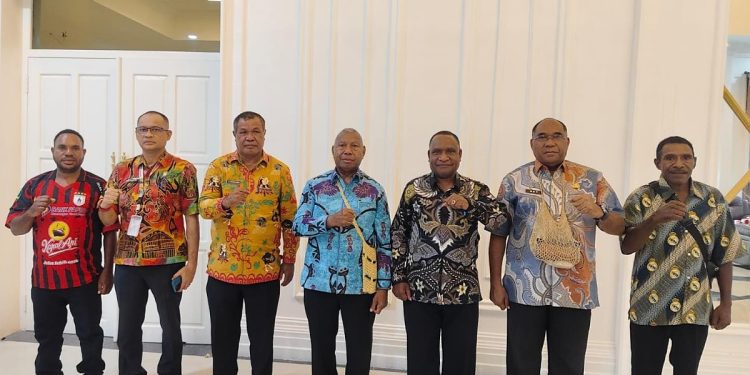 Soal Hak Ulayat Bandara Anggi, Bupati Pegaf dan Masyarakat Adat Temui Gubernur Mandacan