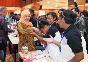 Khofifah Minta Guru Maksimal Bimbing Pelajar ADEM Jadi Generasi Unggul