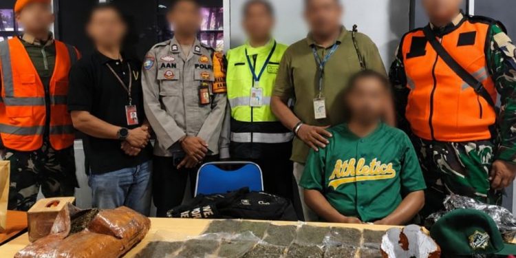 Petugas Bandara Sentani Gagalkan Penyelundupan Ganja Kering 2,6 Kg