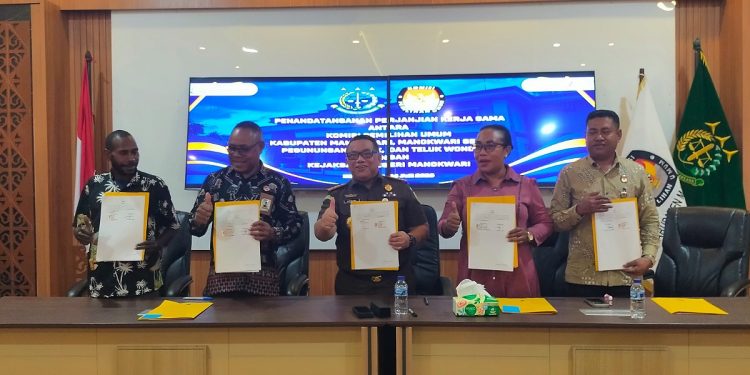 Empat KPU Tandatangani Perjanjian Kerja Sama dengan Kejari Manokwari