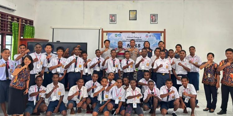 Bentengi Generasi Muda, Polres Teluk Bintuni Sosialisasikan Bahaya Narkoba Hingga Bullying