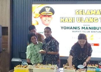 Misa Syukur Ulang Tahun Ke-44 Bupati Yohanis Manibuy : Pesan Jadi ‘Orang Keci;’ Yang Berharap Kepada Tuhan