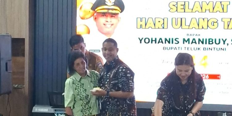 Misa Syukur Ulang Tahun Ke-44 Bupati Yohanis Manibuy : Pesan Jadi ‘Orang Keci;’ Yang Berharap Kepada Tuhan