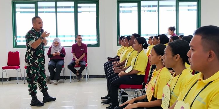 Dandim 1801 Manokwari Berikan Materi Bela Negara di Hadapan Peserta PKKMB