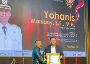 Bupati Teluk Bintuni Yohanis Manibuy Raih Penghargaan IPSEA 2026