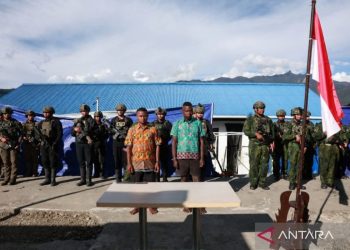 TNI AD Tuntun Dua Eks Anggota OPM Ikrar Kembali ke Pangkuan NKRI