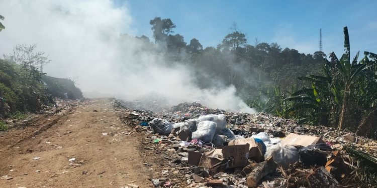 Warga Sowi Keluhkan Kepulan Asap dari Pembakaran di TPA Sampah