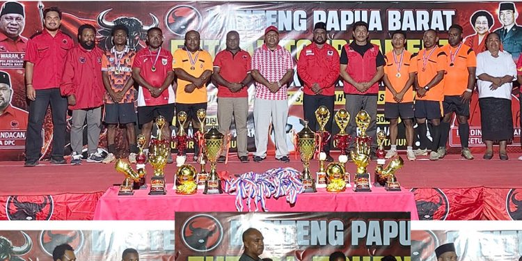 SSB Ransiki A dan Putra Nuhuwei FC Juara Turnamen Futsal PDI Perjuangan