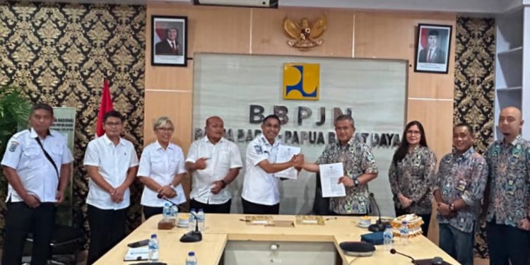 BBPJN Papua Barat dan Pemkab Teluk Bintuni Tanda Tangani Nota Kesepakatan Penanganan Jalan Nasional