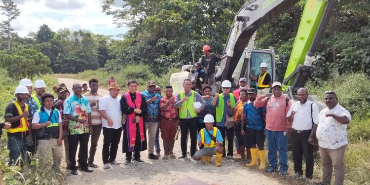 Dua Kepala Distrik Dukung Pembukaan Jalan Meyado–Moskona Barat, Tahap Awal 9 KM