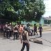 Tuntut Realisasi Proyek, Jalan KM 5 Bintuni Sempat Dipalang