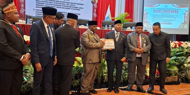 Serahkan LPj APBD 2025, Realisasi Pendapatan Papua Barat Rp3,38 Triliun dan Silpa Rp237 Miliar