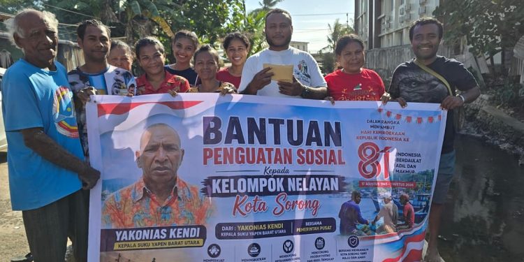 Bantuan Pemerintah Diterima Nelayan Yapen Barat di Kota Sorong