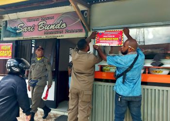 Lima Rumah Makan di Manokwari Ditempeli Stiker Belum Bayar Pajak