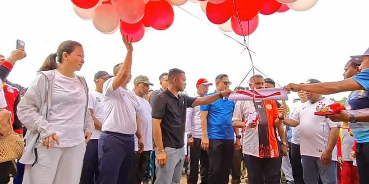 Bupati Yohanis Resmi Buka Rangkaian Kegiatan HUT RI Ke-81 di Teluk Bintuni