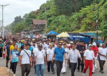 Jalan Santai HUT RI Ke-81, Bupati Yohanis: Kebersamaan Kunci Kemajuan Teluk Bintuni
