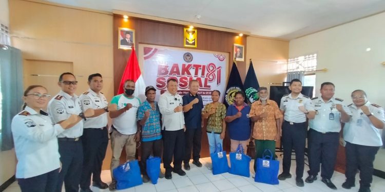 Sambut HUT RI Ke-81, Kemenimipas Papua Barat Gelar Baksos Sembako dan Cek Kesehatan Gratis