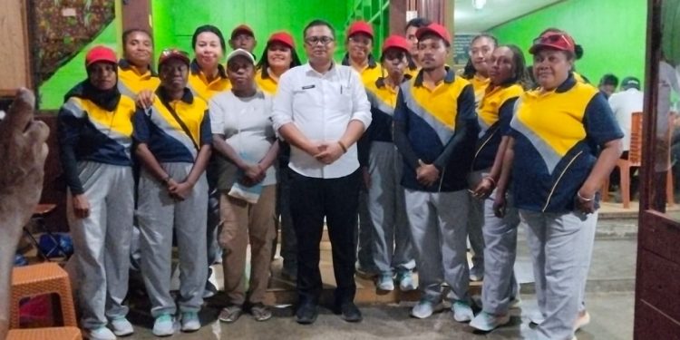 Pasukan Dapodik Tampil Semangat, Gerak Jalan HUT RI Ke-81 Diikuti 52 Regu Se-Teluk Bintuni
