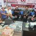 Kasi Humas Polres Teluk Bintuni Sambangi Stand PWI, Apresiasi Inovasi Bidang Informasi dan Pemberitaan