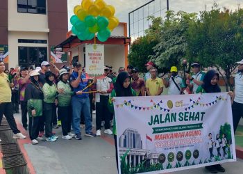 Keluarga Besar Peradilan Manokwari Gelar Jalan Sehat Sambut HUT ke-81 Mahkamah Agung RI