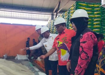 Cek Kualitas Beras Bantuan Pangan, Wabup Mugiyono Tekankan Pengawasan Distribusi Hingga ke Masyarakat
