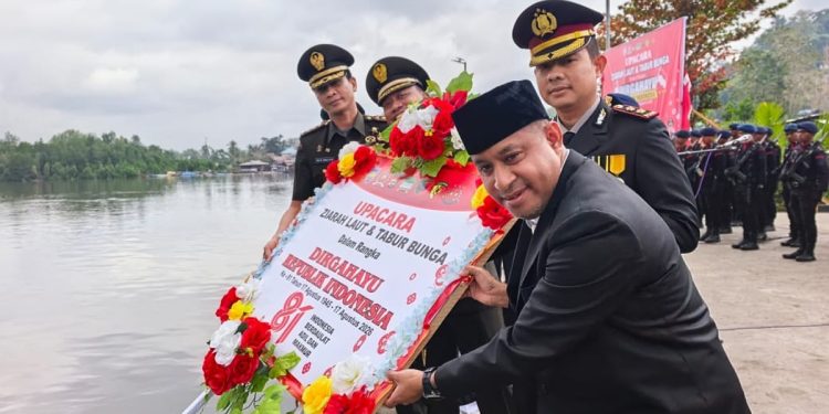 Mengenang Jasa Pahlawan, Pemkab dan Forkopimda Teluk Bintuni Gelar Ziarah Laut dan Tabur Bunga