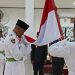 Bernard Mandacan Kukuhkan 29 Anggota Paskibraka Mansel, Siap Tugas di HUT ke-81 RI
