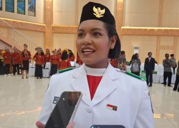Langkah Awal Mengejar Cita-Cita Kowad , Enjelina Mandacan Diberikan Tugas Bawa Baki Bendera HUT RI Ke-81