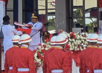 Paskibraka Mansel Sukses Kibarkan Sang Saka Merah Putih di Langit Bukit Boako
