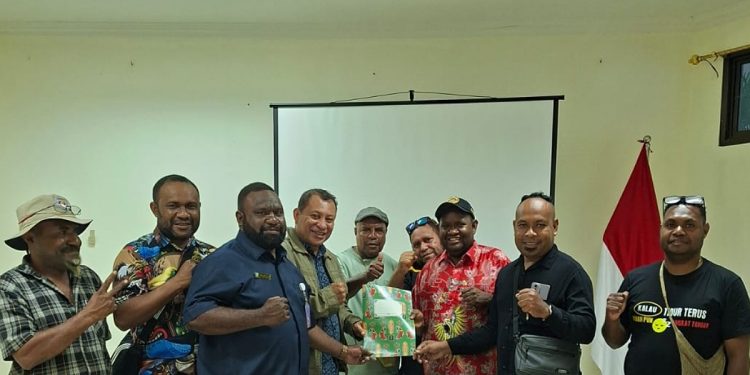 Momentum HUT ke-81 RI, Gubernur Papua Barat Bagikan Paket Proyek PL Senilai Rp62 Miliar Khusus Pengusaha Asli Papua