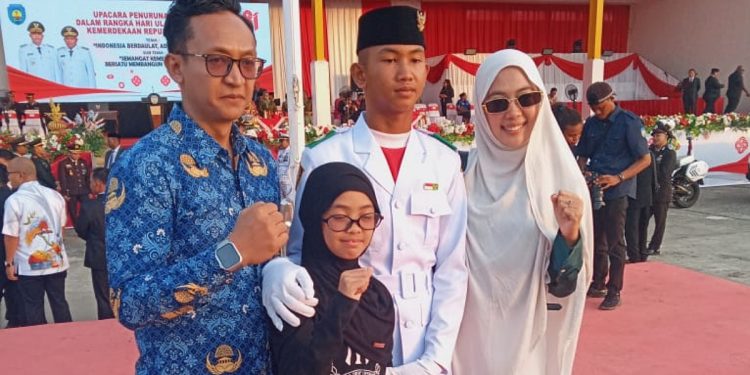 Asyraf, Pengerek Bendera Usia 14 Tahun: Kebanggaan Keluarga dan Harapan Generasi Muda Bintuni