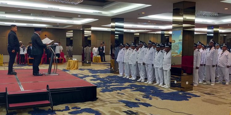Lantik 162 Kepala Kampung, Bupati Hermus: Jangan Mulai dengan Konflik, Fokus Melayani Rakyat